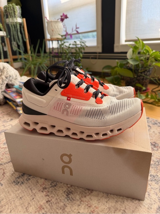 On Running Shoes - On Cloudstratus 3